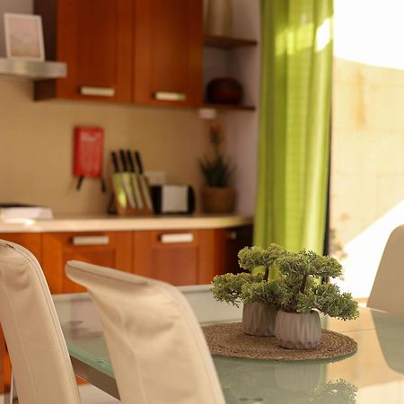 Seafront Duplex Penthouse With Terrace Overlooking Xlendi Bay Extérieur photo