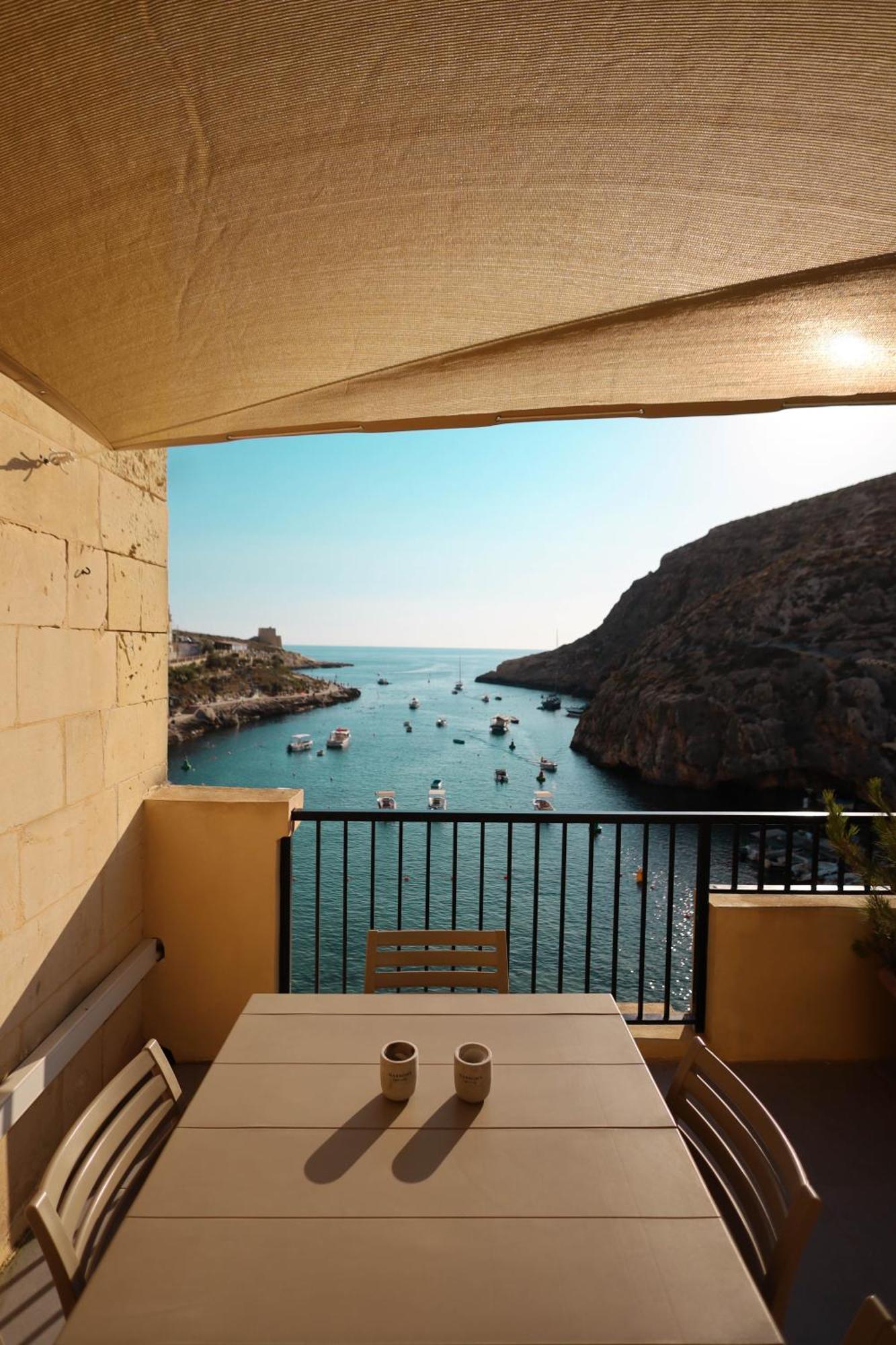 Seafront Duplex Penthouse With Terrace Overlooking Xlendi Bay Extérieur photo