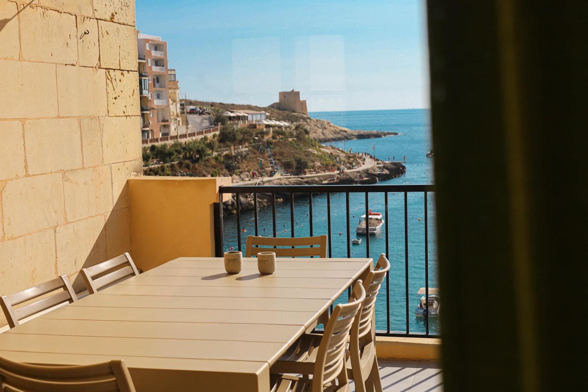 Seafront Duplex Penthouse With Terrace Overlooking Xlendi Bay Extérieur photo