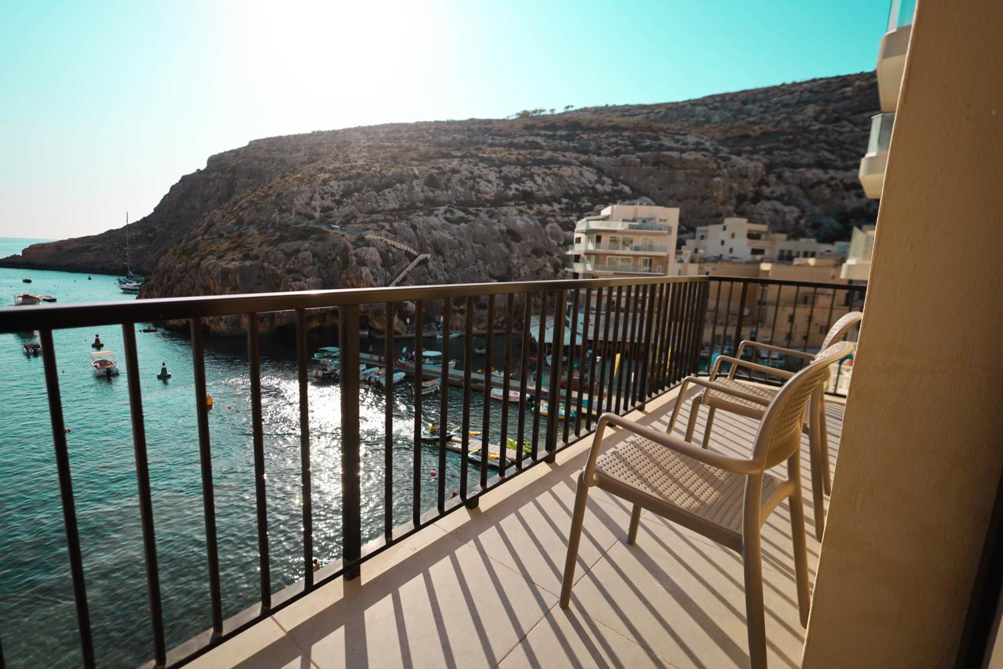 Seafront Duplex Penthouse With Terrace Overlooking Xlendi Bay Extérieur photo